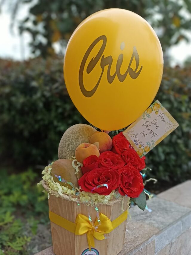 Arreglo Especial Flores y Frutas