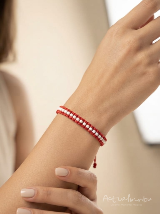 Pulsera tejida en cuero